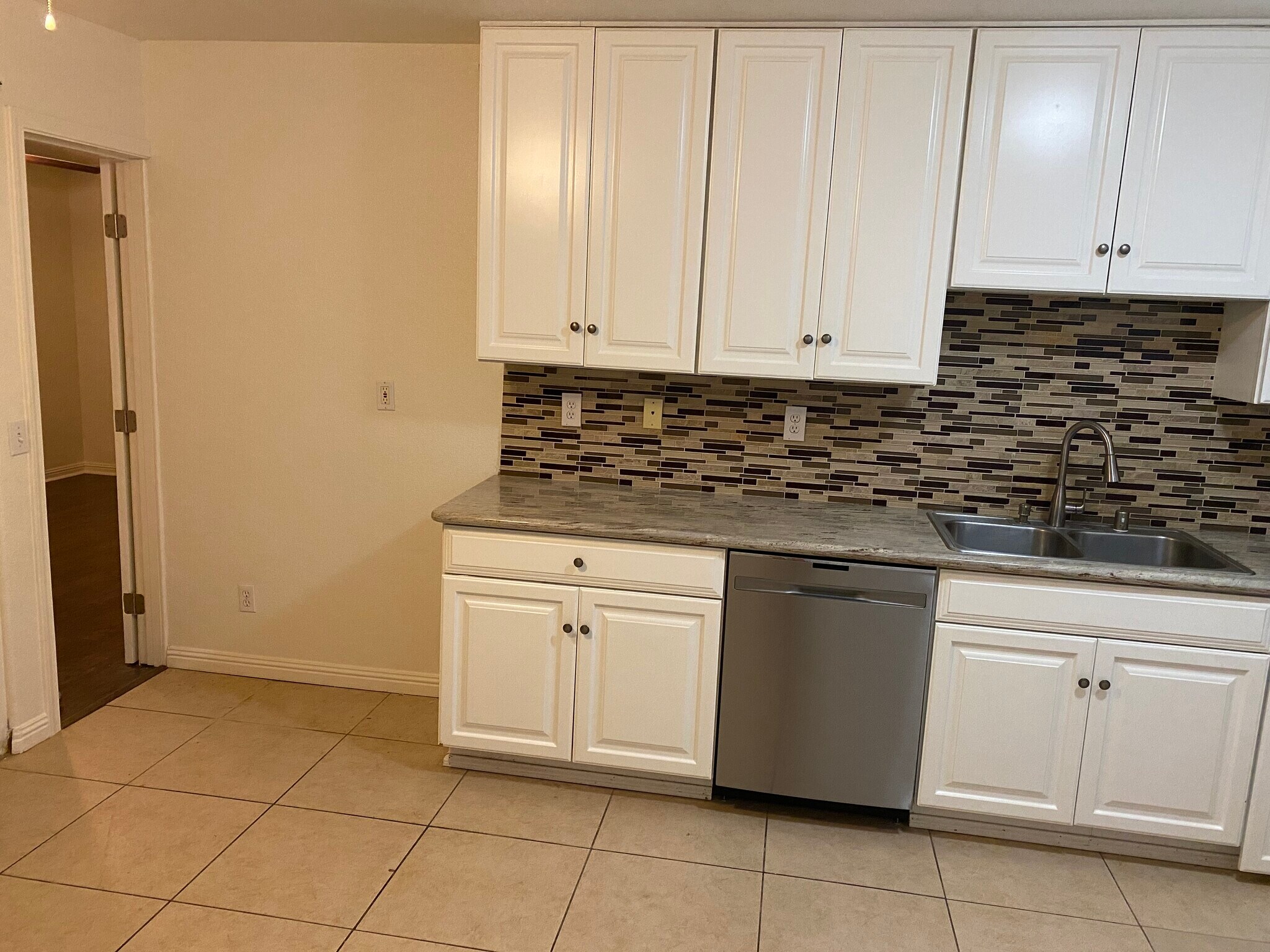 Kitchen - 219 Turf Dr