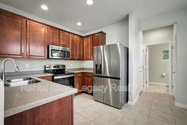 Building Photo - 6986 Roundleaf Dr