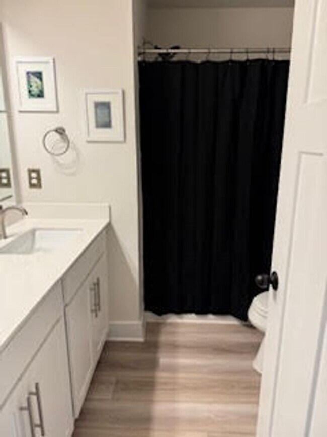 Building Photo - 3 Bed, 2.5 Bath Townhome Available in Greenville