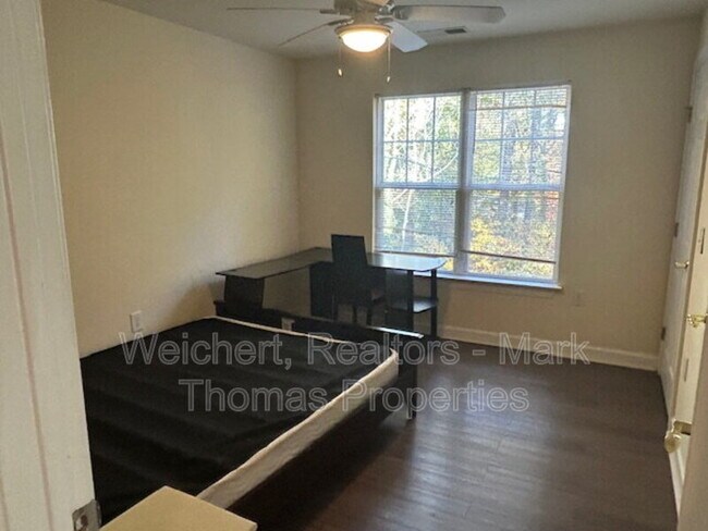 Building Photo - 929 Morreene Rd