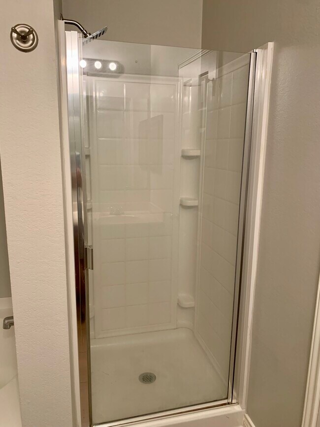 Building Photo - 1415 Millbrook Ln