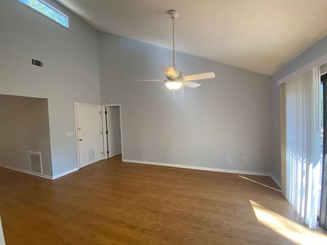 Building Photo - 3154 Folsom Rd