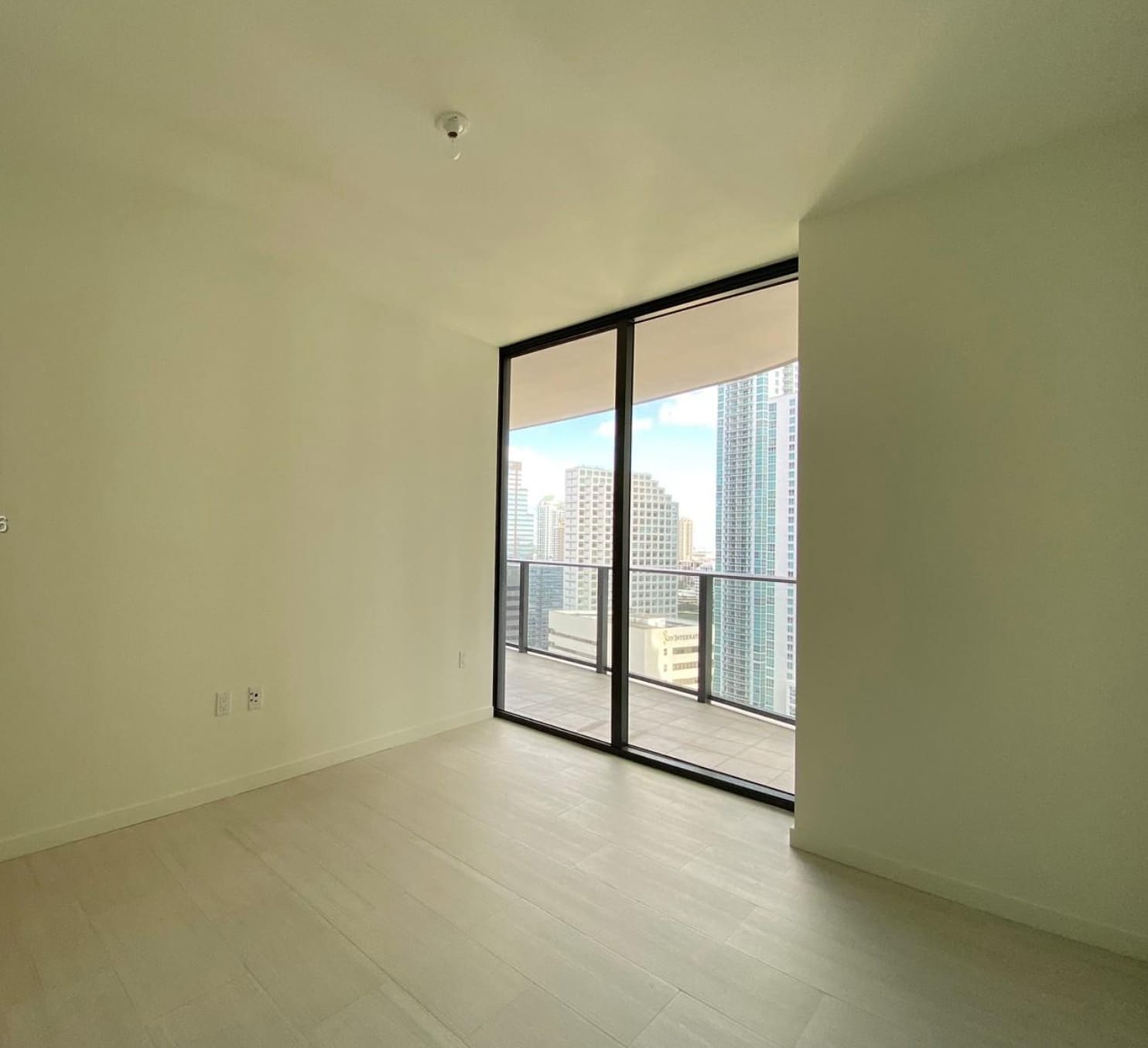 Building Photo - 1000 Brickell Plz