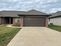 Building Photo - Three Bedroom Duplex in Republic, Missouri!