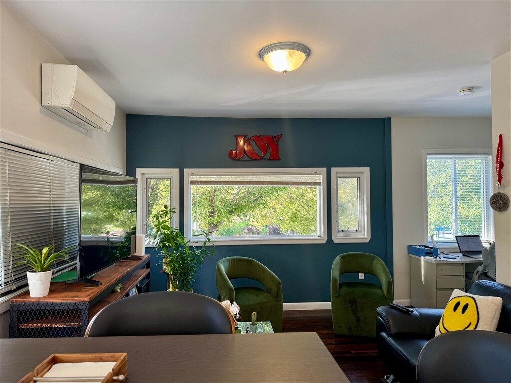 Building Photo - 116 Marginal St