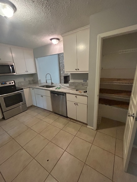 Building Photo - 31 Capewood Ct