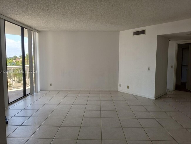 Building Photo - 3610 Yacht Club Dr