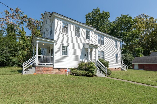 Building Photo - BEAUTIFUL Apartment in Downtown Suffolk!