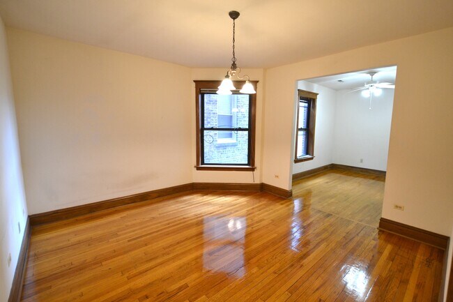 Building Photo - 3122 N California Ave