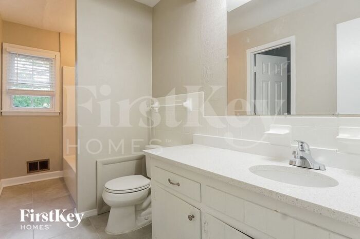 Building Photo - 3453 Lynngate Cir