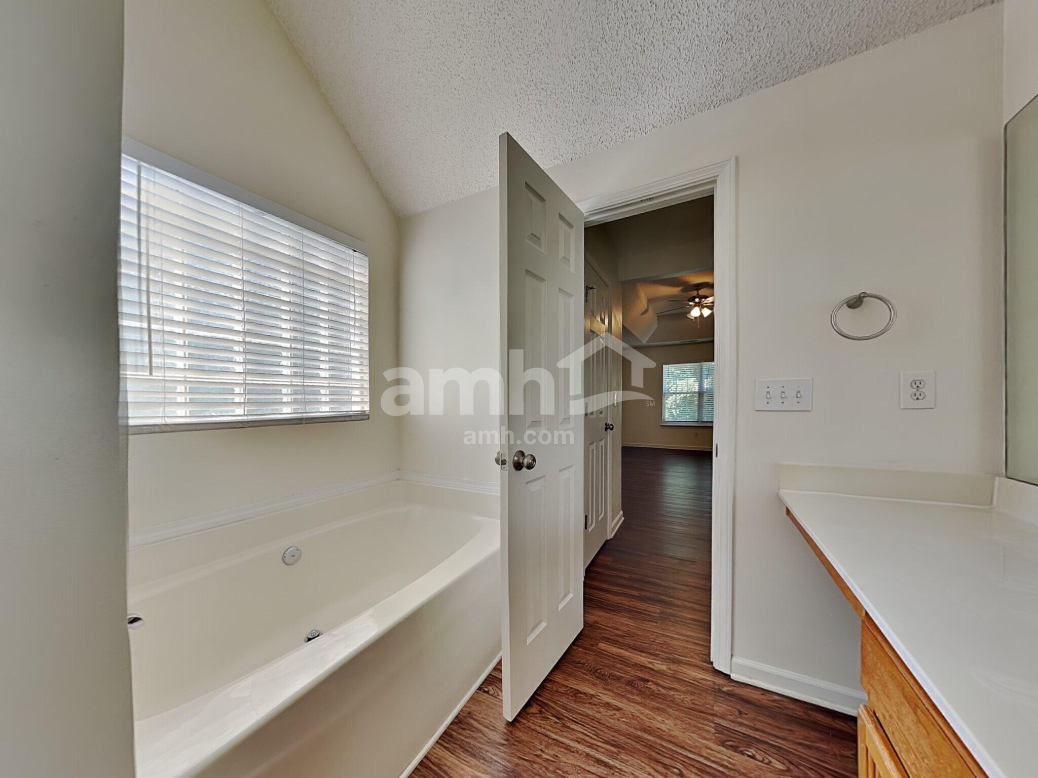 Building Photo - 500 Pawley Dr