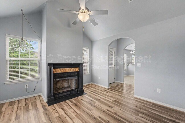 Building Photo - 3801 SW Gibson Ave