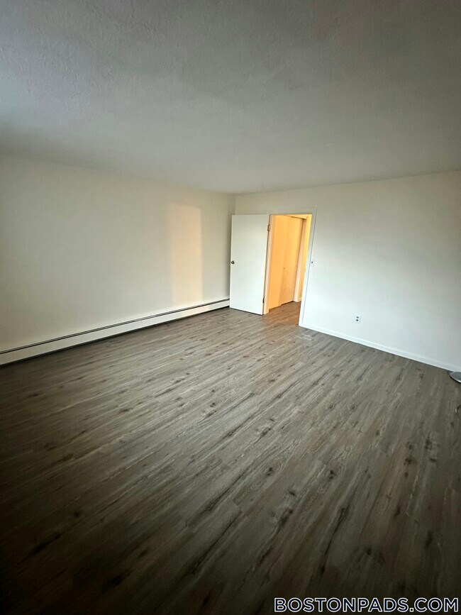 Building Photo - 33 Westgate Rd