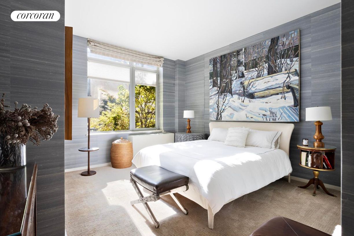 Building Photo - 224 W 18th St