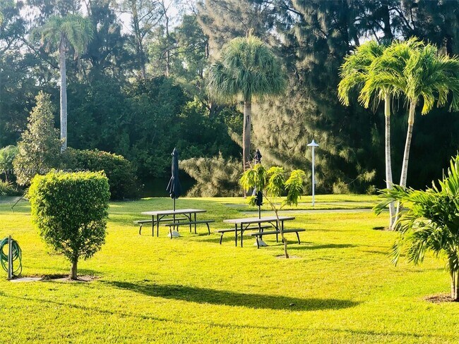 Building Photo - 1025 SE 15th St