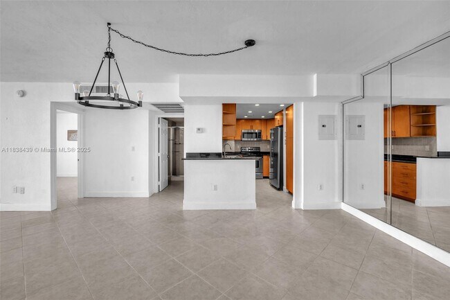 Building Photo - 10350 W Bay Harbor Dr