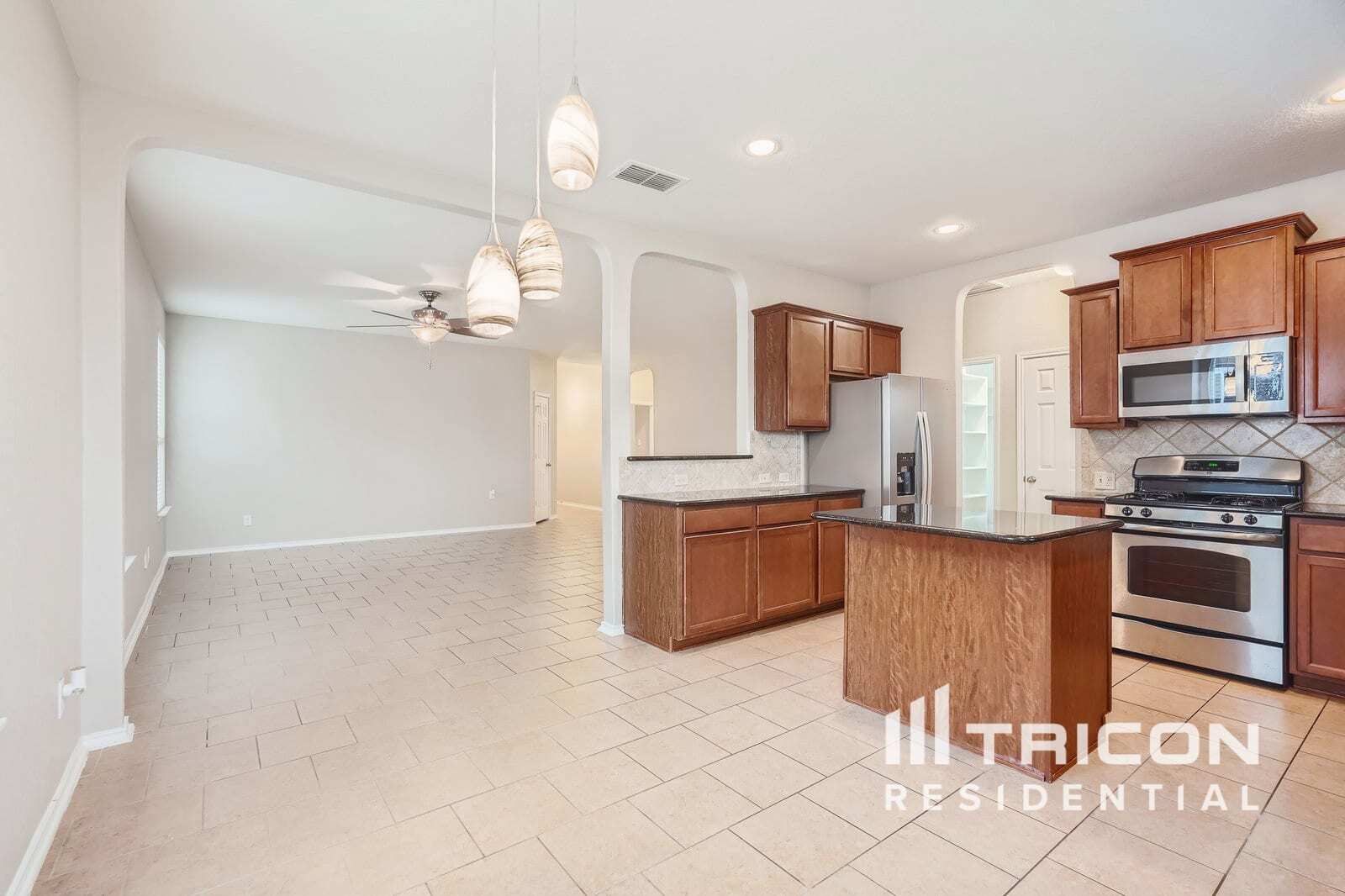 Building Photo - 7040 Conroe Ml