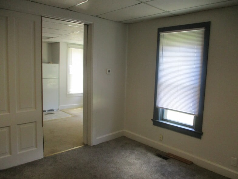 Building Photo - 922 Cameron Ave
