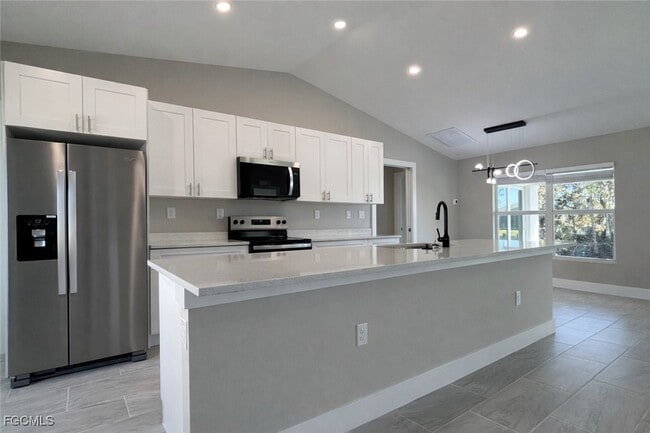 Building Photo - 3339 NE 13th Ave