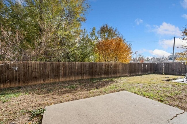 Building Photo - 906 Hersinger Pl