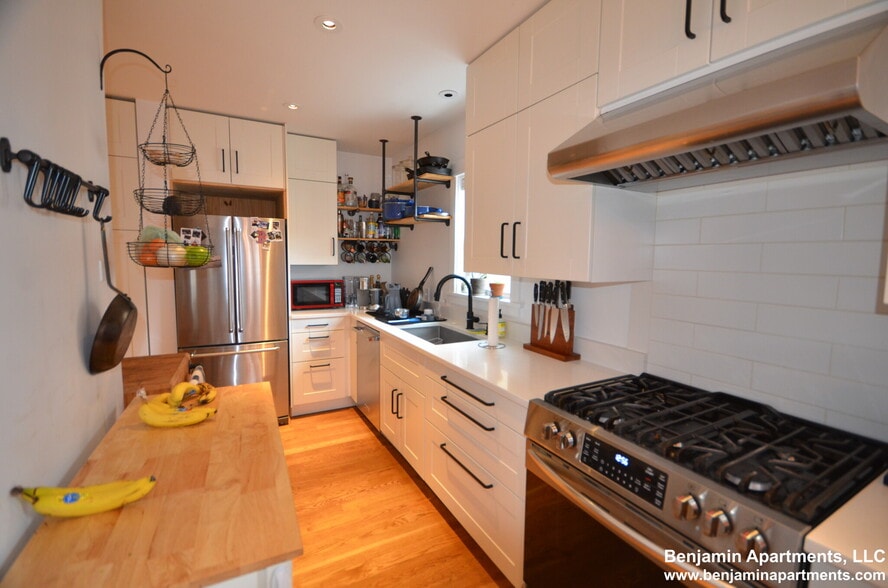 Building Photo - 15 Elmira St