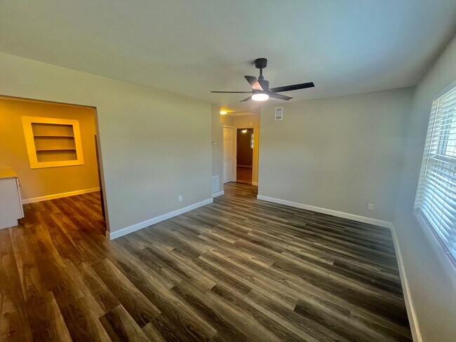 Building Photo - 3 Bed, 2 Bath DeBary Home with Modern Upda...