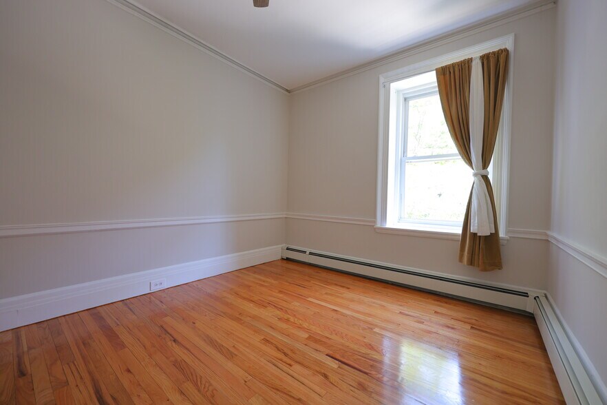 Building Photo - 318 Tappan St