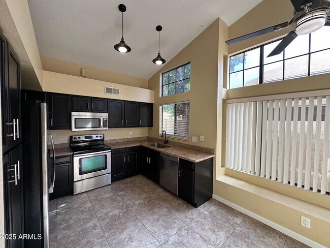 Building Photo - 8919 S Lori Ln