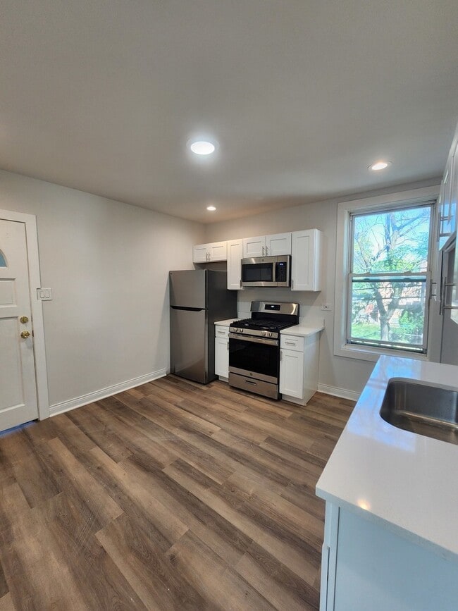 Building Photo - 8900 S Normal Ave