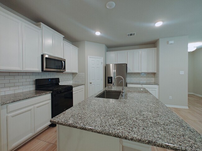 Building Photo - 26046 Quiet Field Ct