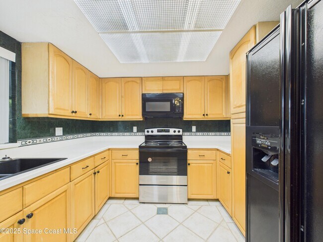 Building Photo - 2265 44th Ave