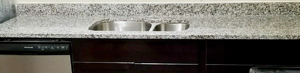 Granite Countertops - 2307 Neil Ave