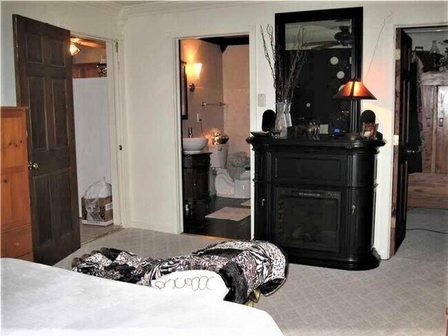 Building Photo - 116 Adams St