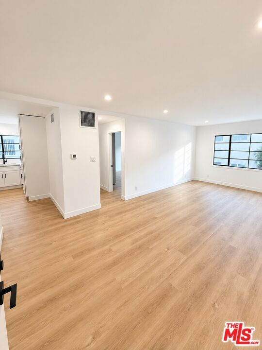 Building Photo - 8736 Holloway Dr