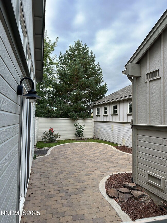 Building Photo - 1279 Par Three Dr