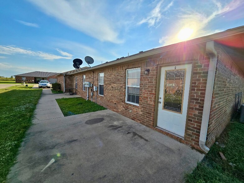 Building Photo - 63060 E 285 Ct