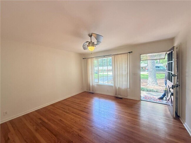 Building Photo - 1009 Verdi Way