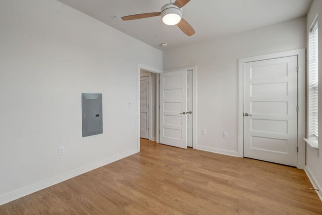 Building Photo - **Move-In Special - $500 off first month's rent**