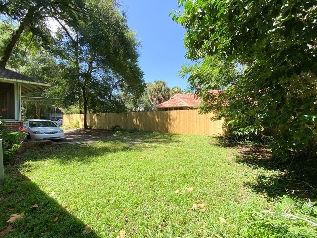 Building Photo - 1714 NW 3rd Pl