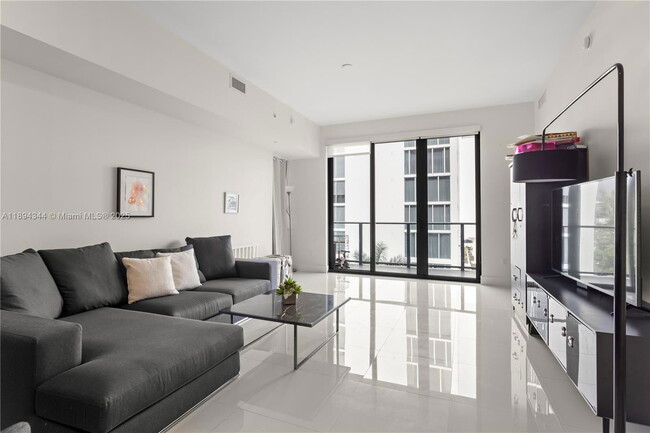 Building Photo - 2960 NE 207th St