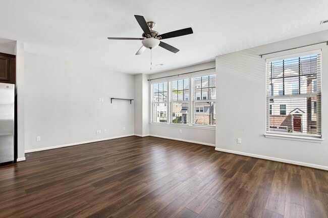 Building Photo - ***Pending*** Beautiful 4BR End-Unit Townhome in Prime Apex Location!