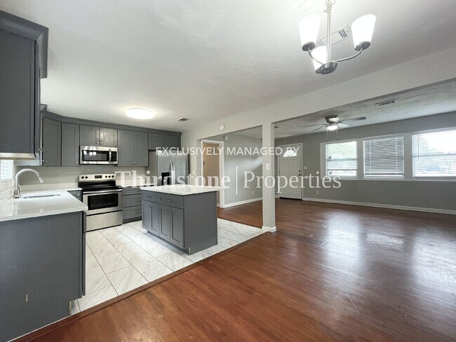 Building Photo - 3390 Jacqueline Dr