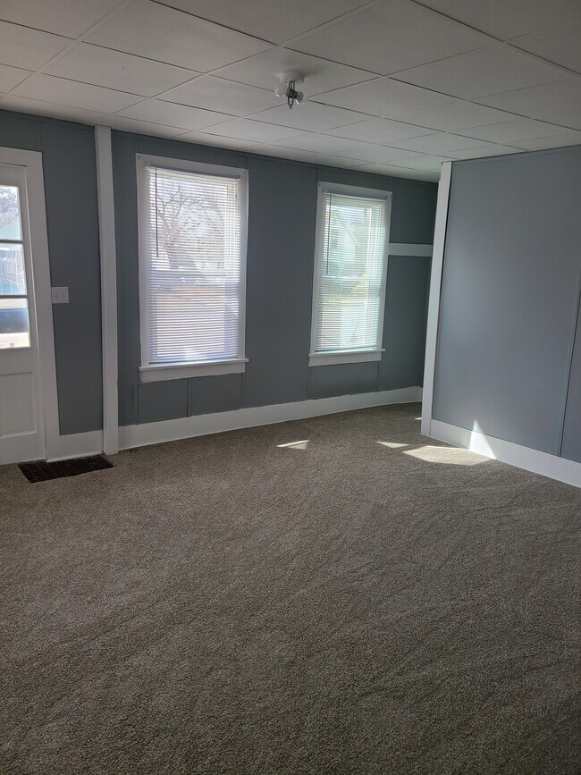 Building Photo - 708 State St