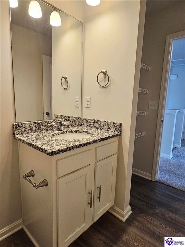 Building Photo - 601 Ashwood Ave