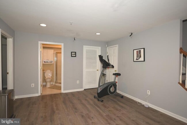 Building Photo - 556 Winding Rose Dr