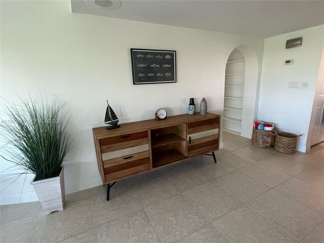 Building Photo - 1998 Overseas Hwy