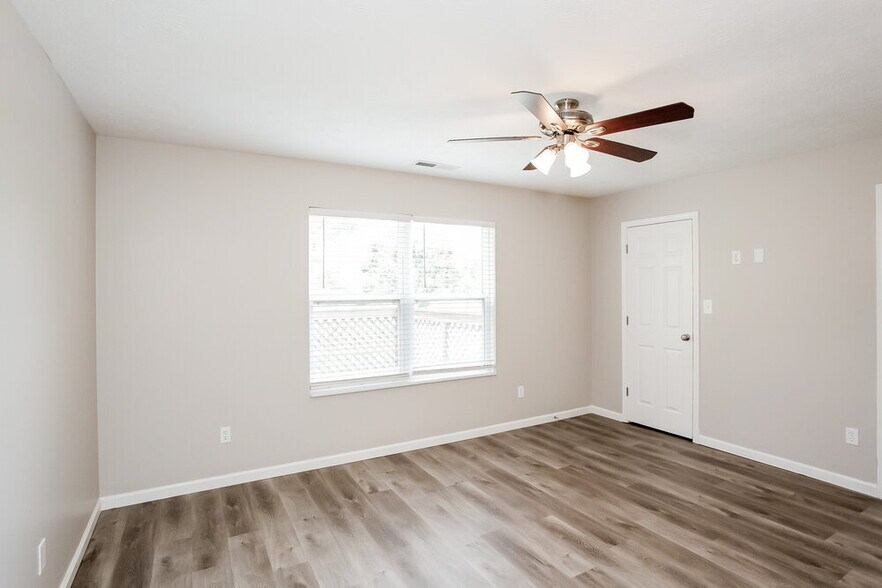 Building Photo - 5620 Willowridge Ct