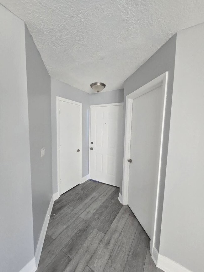 Building Photo - 715 Sugar Bay Way