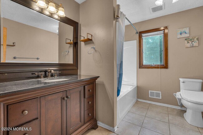 Building Photo - 691 Sussex Ct