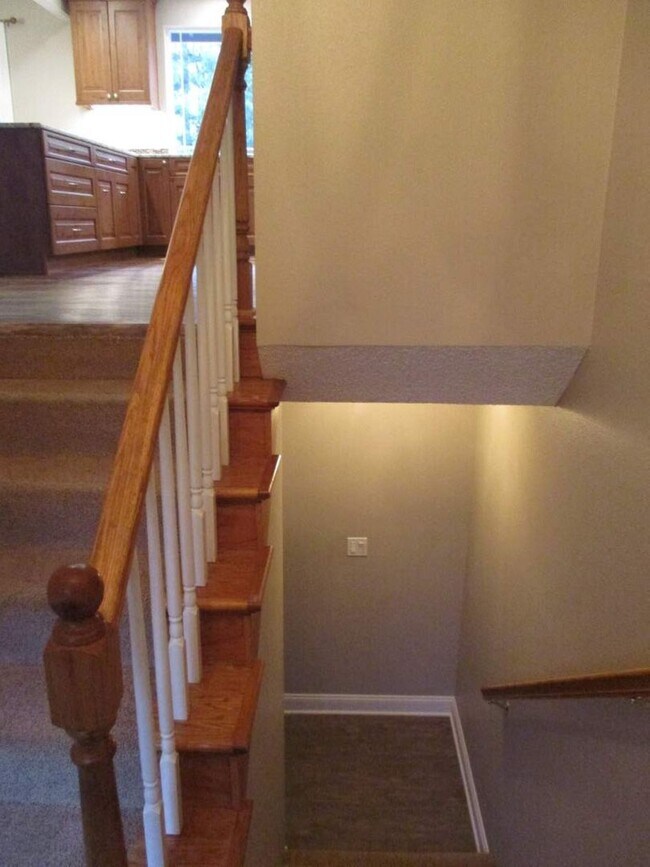 Building Photo - 3 Bedroom + Bonus, 2.5 Bathroom Gig Harbor...